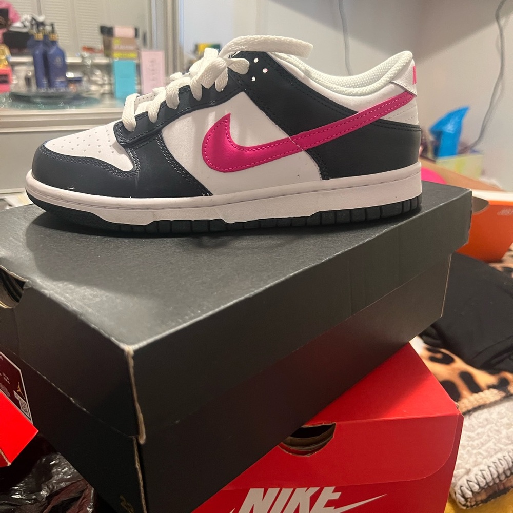 Nike Kids' Black and Pink Sneakers Grade School Kids